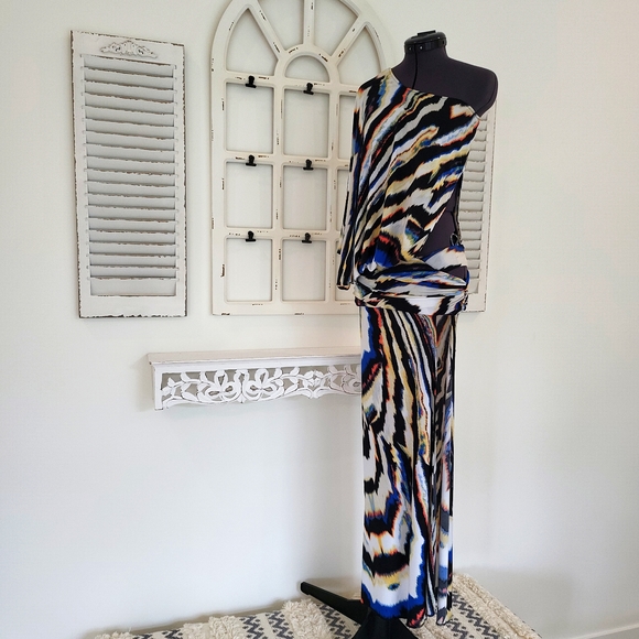 Off shoulder gown with side cut-out and high slit. XXS - Picture 1 of 5